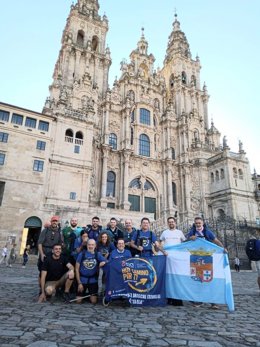 Grupo de peregrinos de la organización 'Hoy camino por ti' para concienciar sobre la enfermedad de la ELA y recaudar fondos.