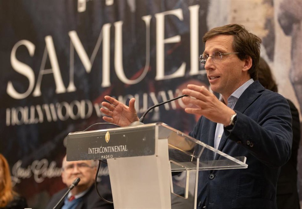 El alcalde de Madrid, José Luis Martínez-Almeida, interviene durante la presentación del documental Samuel: Hollywood vs Hollywood, en el Hotel Intercontinental