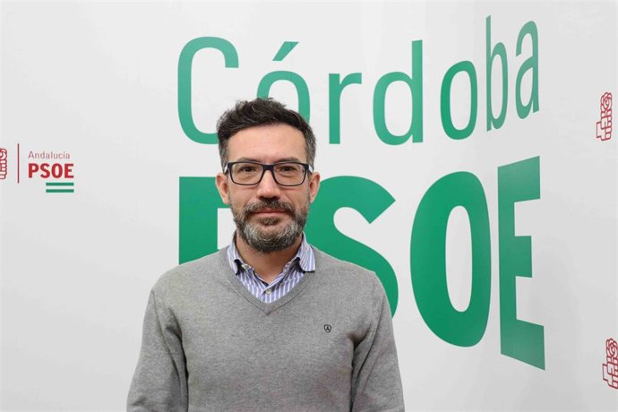 Archivo - El vicesecretario general del PSOE de Córdoba, José Antonio Romero, en la sede de su partido.