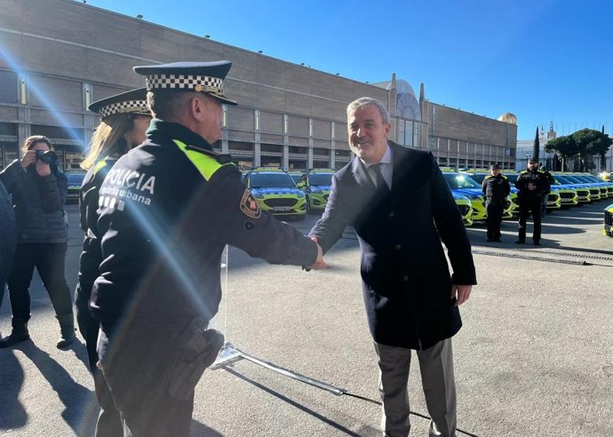 El alcalde de Barcelona, Jaume Collboni, en su llegada a la presentación de la nueva flota móvil de la Guardia Urbana.