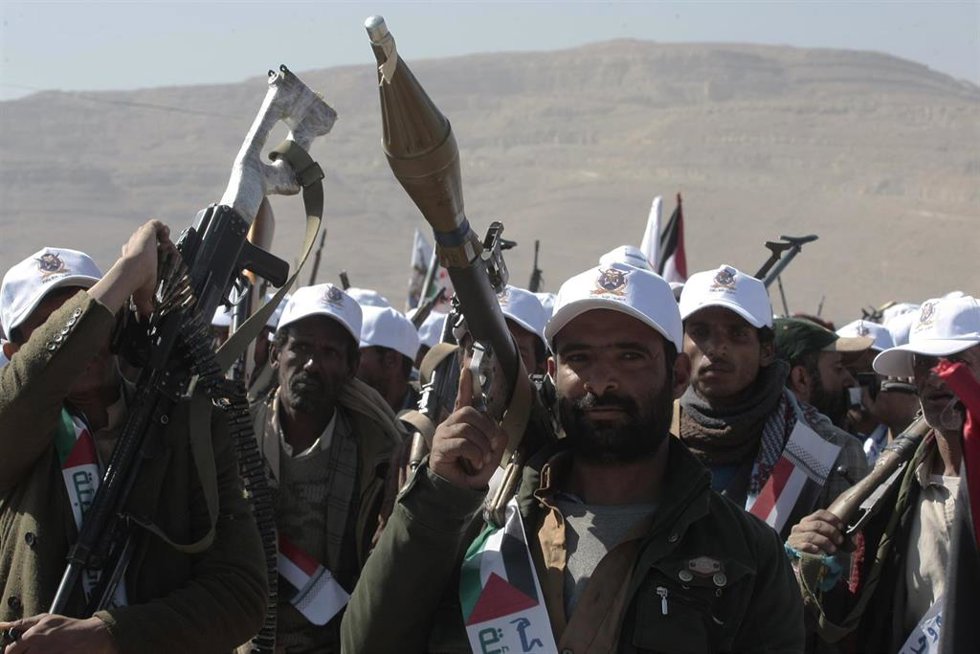 Miembros de los rebeldes hutíes durante un acto en la capital de Yemen, Saná (archivo)