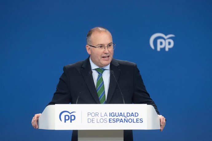 El portavoz del Grupo Parlamentario Popular en el Congreso, Miguel Tellado, durante una rueda de prensa, en la sede del PP, a 3 de enero de 2024, en Madrid (España).   