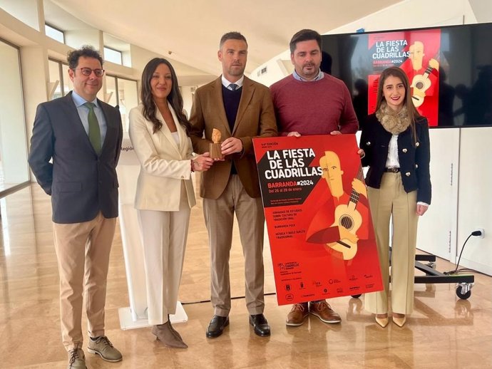 La consejera Carmen Conesa y el alcalde de Caravaca de la Cruz, José Francisco García, en el acto de presentación de la Fiesta de las Cuadrillas de Barranda