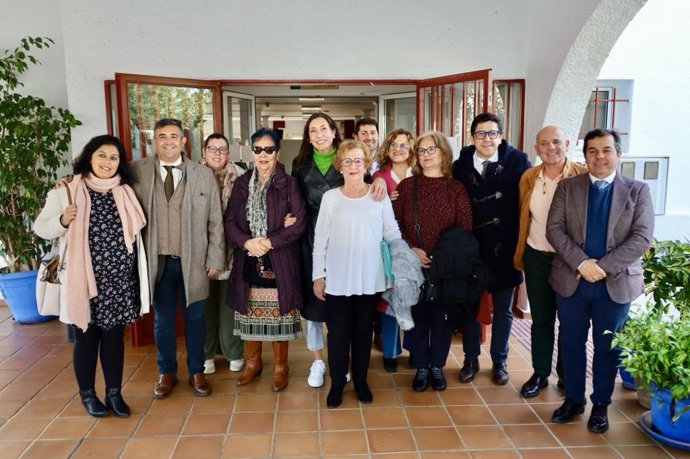 La consejera de Inclusión Social, Juventud, Familias e Igualdad, Loles López, en su visita al Centro de Participación Activa (CPA) de personas mayores de Ayamonte (Huelva).