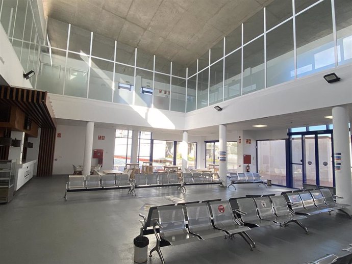 Interior de la terminal de pasajeros del Puerto de Motril