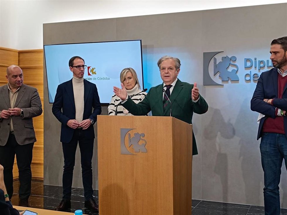 El presidente de la Diputación, Salvador Fuentes, en una rueda de prensa.