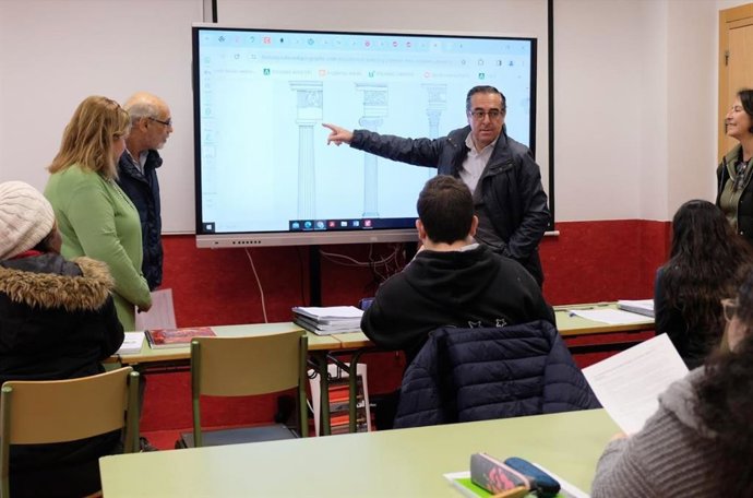 Junta forma en competencias tecnológicas a 900 personas en riesgo de exclusión digital en Málaga