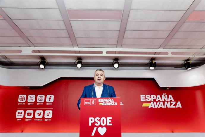 El secretario de Organización del PSOE, Santos Cerdán, durante una rueda de prensa posterior a la reunión de la Comisión Ejecutiva Federal del PSOE, en la sede del PSOE en Ferraz, a 8 de enero de 2024, en Madrid (España). La comisión es el órgano ejecut