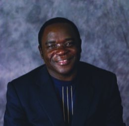 El obispo de la diócesis nigeriana de Sokoto, Matthew Hassan Kukah, Premio Mundo Negro a la Fraternidad 2023.