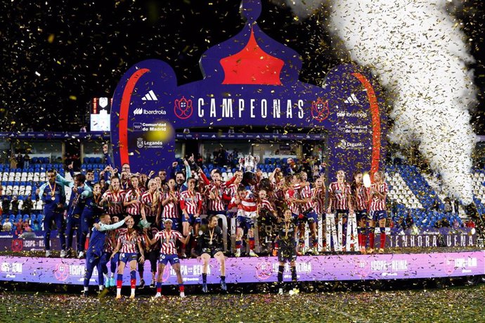 Archivo - EL AtlÉtico de Madrid celebra el título de la Copa de la Reina en el Estadio Municipal de Butarque.