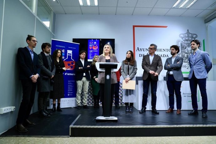 Presentación de la obra 'L'elisir d'amore', que se programa en el Isabel la Católica