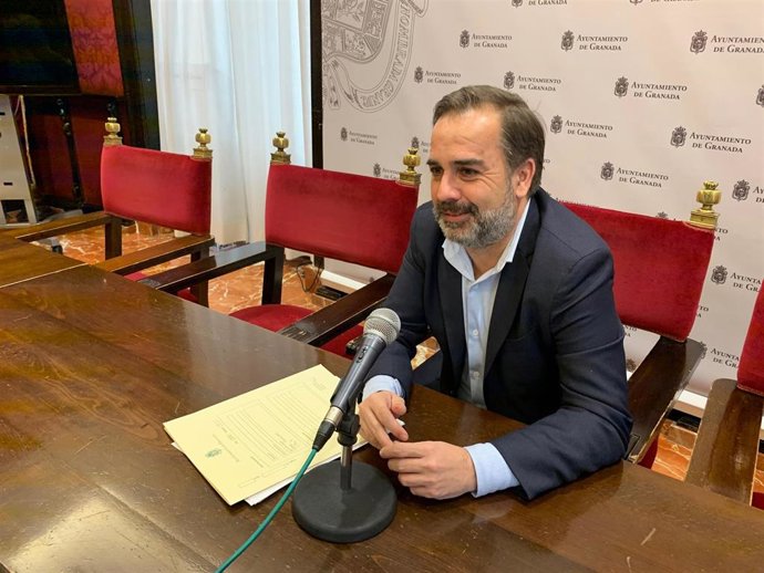 Archivo - El concejal del PSOE en Granada Jacobo Calvo, en imagen de archivo