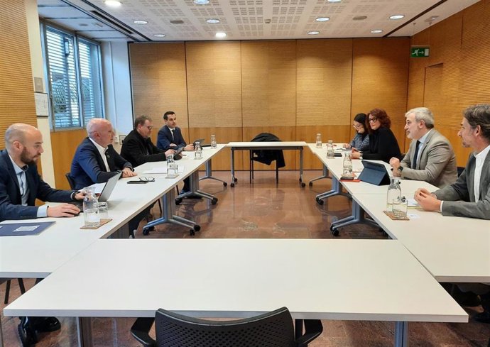 El conseller de Acción Climática, David Mascort, y el presidente de la AMB y alcalde de Barcelona, Jaume Collboni, se han reunido este viernes