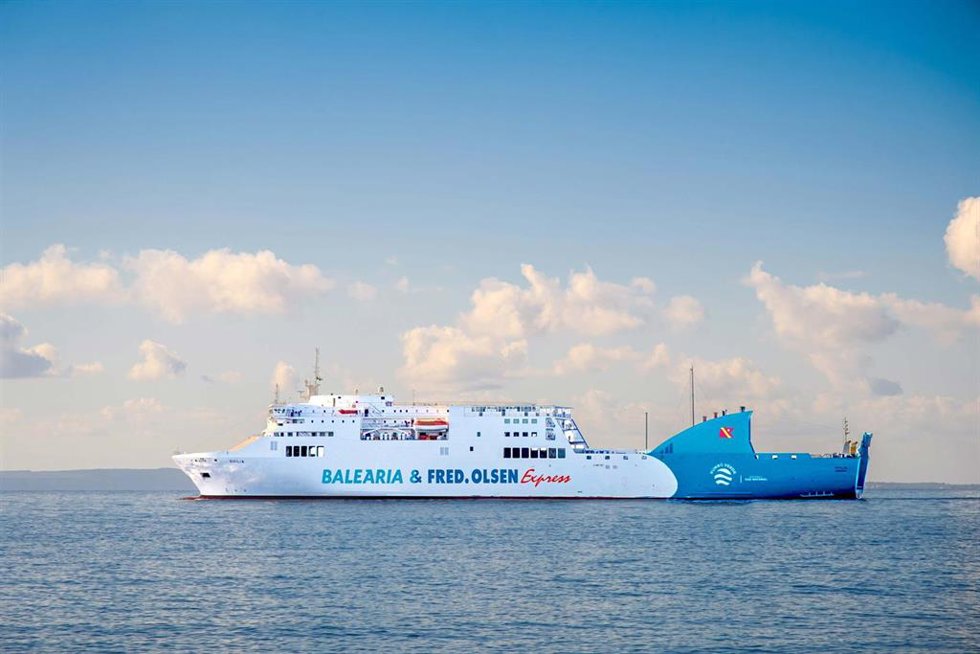 Ferry de Baleria y Fred. Olsen Express.