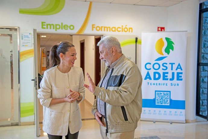 La consejera de Turismo y Empleo del Gobierno de Canarias, Jessica De León, y el alcalde de Adeje, José Miguel Rodríguez Fraga
