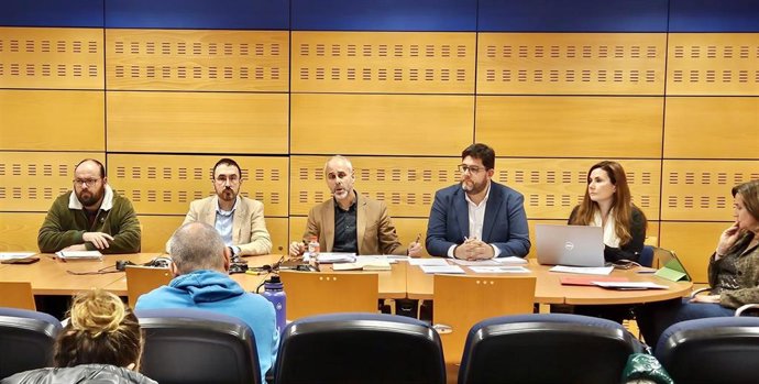 El consejero de Educación, Sergio Silva, en la reunión mantenida en diciembre con la Junta de Personal Docente.