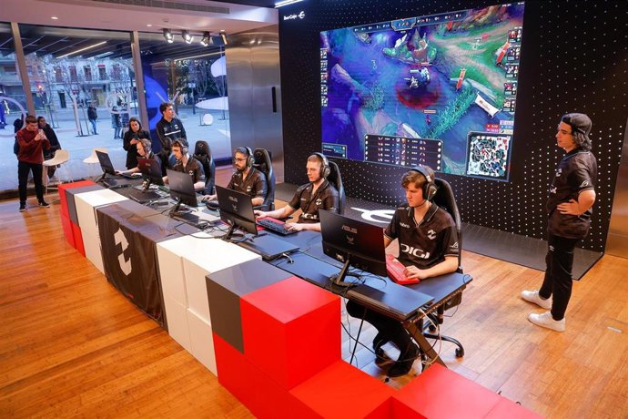 Presentación del equipo de Zeta Gaming para Superliga LoL