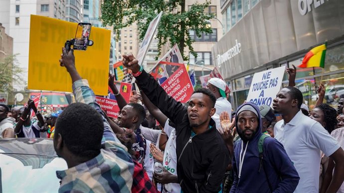 Archivo - Manifestantes partidarios de Ousmane Sonko 