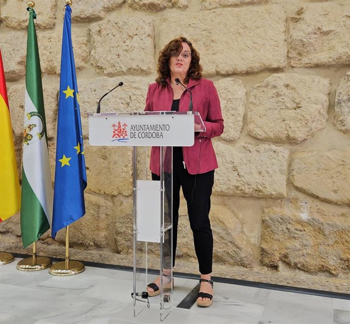 Archivo - La concejala socialista en el Ayuntamiento de Córdoba Isabel Bernal
