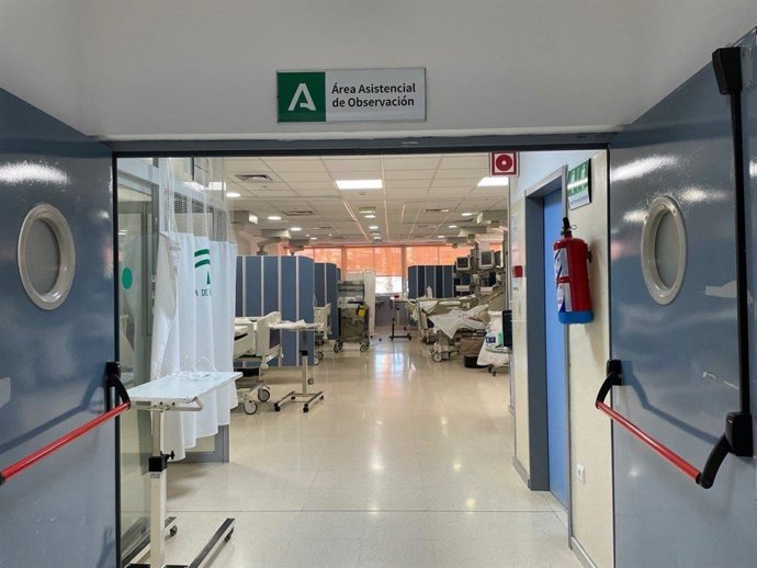 El complejo del Hospital Clínico Universitario Virgen de la Victoria activa el plan de Alta Frecuentación como cada año por estas fechas por el aumento de la incidencia de virus respiratorios.