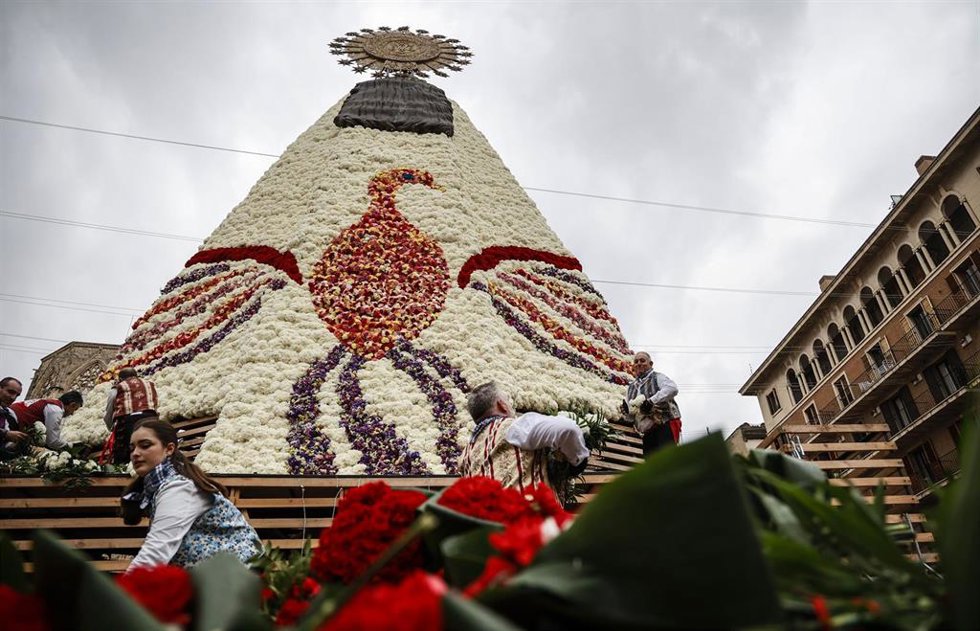 Archivo - Manto de flores de la Virgen de los Desamparados