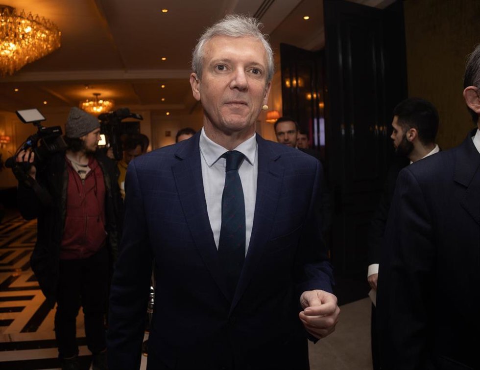 El candidato del PP a las elecciones gallegas, Alfonso Rueda, a su llegada a un Desayuno Informativo de Europa Press, en el Hotel Rosewood Villa Magna, a 8 de enero de 2024, en Madrid.