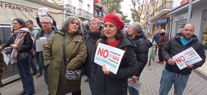 La portavoz de Unidas por Extremadura, Irene de Miguel, asiste a la manifestación en Villanueva de la Serena contra la instalación de la planta de biogás en La Coronada