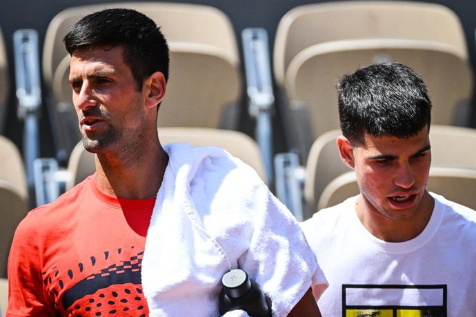 Archivo - Novak DJOKOVIC of Serbia and Carlos ALCARAZ of Spain during a training session of Roland-Garros 2023, Grand Slam tennis tournament, Previews on May 26, 2023 at Roland-Garros stadium in Paris, France - Photo Matthieu Mirville / DPPI