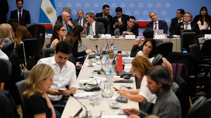 Argentina.- Trece funcionarios respondieron más de 300 preguntas sobre el proyecto de la ley "Bases"