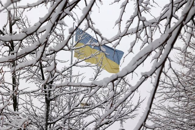 Archivo - Bandera ucraniana en Járkov