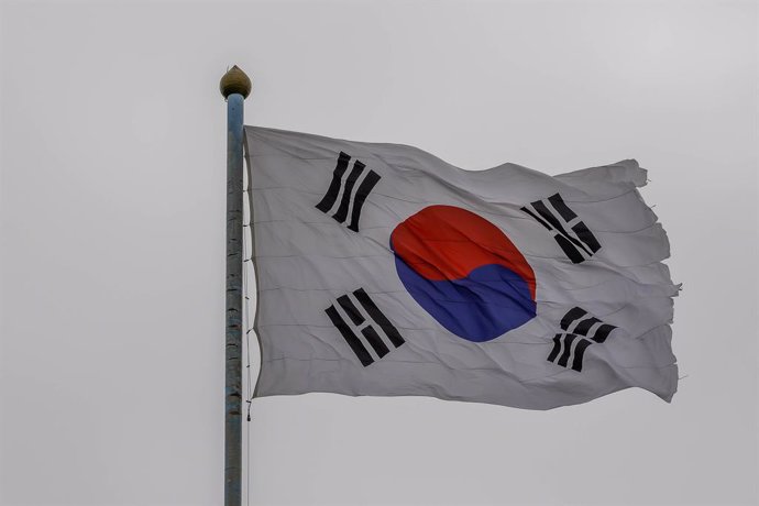 Archivo - April 24, 2018 - Paju, GYEONGGI, SOUTH KOREA - April 24, 2018-Paju, South Korea-A Super size South Korean flag fly at Deaesung Dong Freedm village in DMZ, South Korea. Inter Korean summit held on April 26, 2018, Two day schedule event.