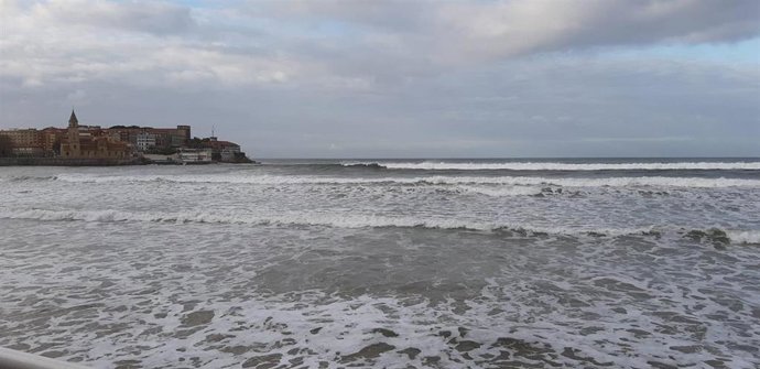 Archivo - Playa de San Lorenzo y Cimadevilla, Gijón