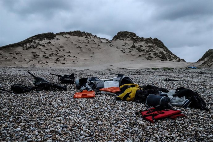 Archivo - Imagen de archivo de la migración por el paso de Calais 