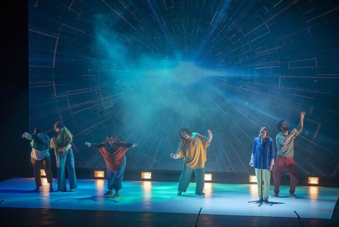 Un momento de la representación de la obra 'Tara' en el Auditorio de Almería.