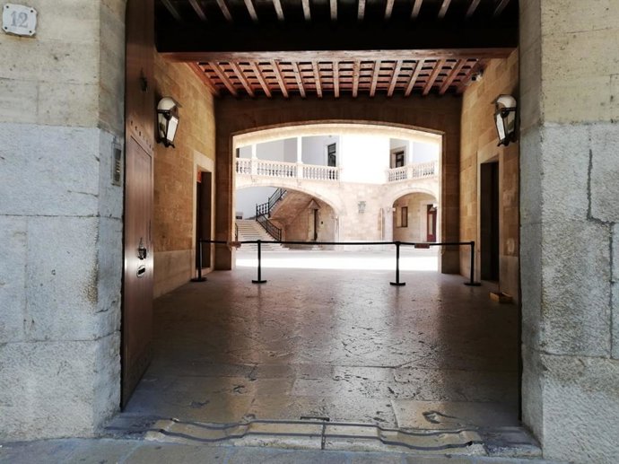 Archivo - El patio de la Audiencia Provincial de Baleares y el TSJIB, visto desde el exterior. Archivo.
