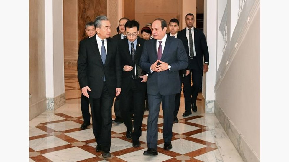 Wang Yi y Abdelfatá al Sisi