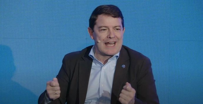 El presidente del Partido Popular de Castilla y León, Alfonso Fernández Mañueco, durante su intervención en un acto del partido en A Coruña con otros líderes autonómicos