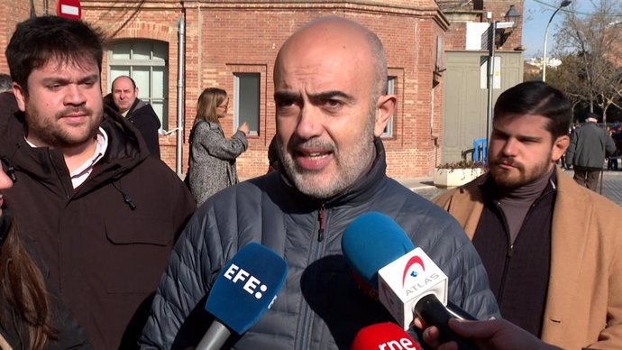 El presidente del PP en el Ayuntamiento de Barcelona, Dani Sirera, antes de la cabalgata de los Tres Tombs de Sant Andreu