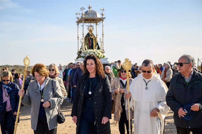 La alcaldesa de Almería, María del Mar Vázquez, no ha querido perderse la Romería a Torregarcía.