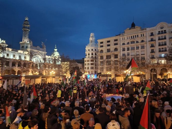 Una vigilia exige al Gobierno el fin de la compra-venta de armas con Israel y el cese de "toda relación diplomática"