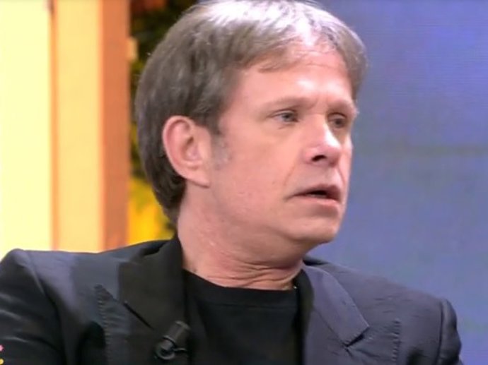 PACO ARÉVALO SE SIENTA EN EL PLATÓ DE 'FIESTA' PARA HABLAR DE LA REPENTINA MUERTE DE SU PADRE, PACO ARÉVALO