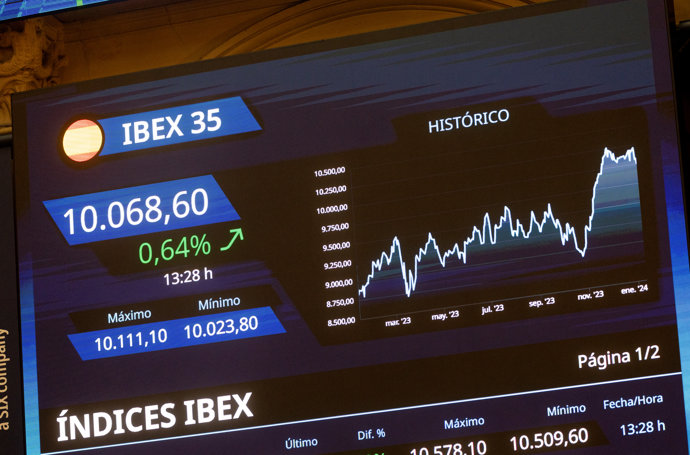 Un panel del Ibex 35, en el Palacio de la Bolsa.