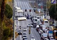 Una protesta de técnicos sanitarios corta la Diagonal de Barcelona en Zona Universitaria