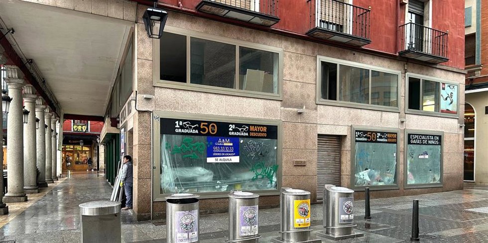 Local entre la Plaza Mayor y la calle Reina de Valladolid en el que Starbucks abrirá una cafetería.