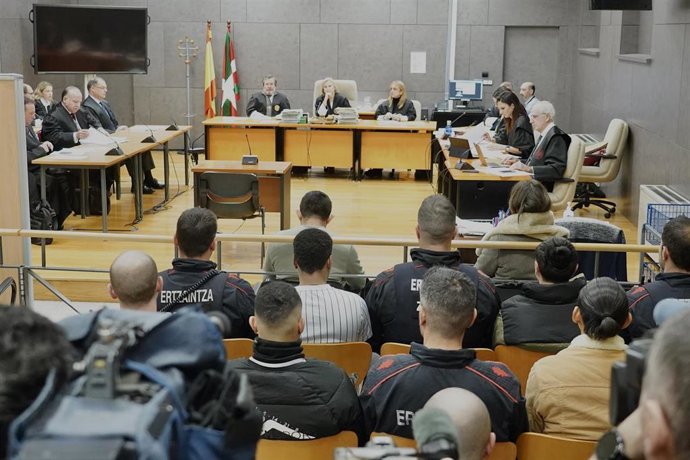 Juicio en la Audicencia Provincial de Bizkaia contra los siete varones mayores de edad acusados de la agresión que dejó a un joven en estado vegetativo en Amorebieta