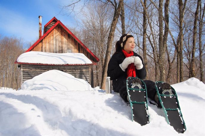 Archivo - Raquetas en la nieve.