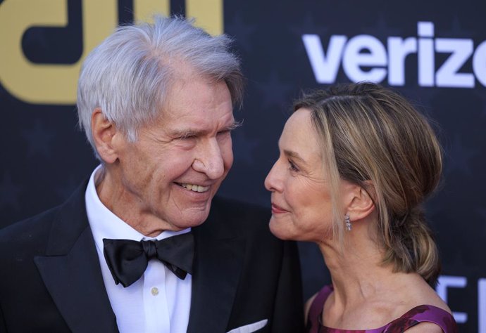 Harrison Ford, emocionado en los Critics Choice Awards dedica el premio a su esposa Calista Flockhart