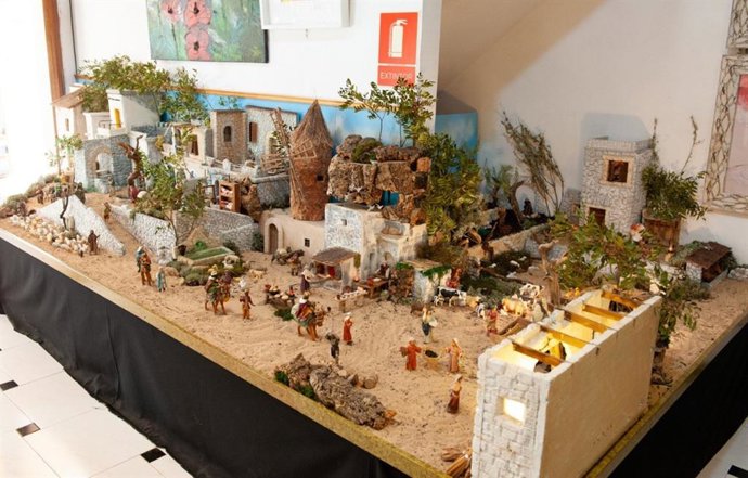 Belén del comercio Art i Vases de Art, ganador el primer premio del Concurso de Escaparate de Navidad del Consell.