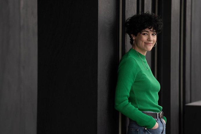 Clara Queraltó gana el Premi Llibres Anagrama con 'Com el so d'un batec en un micrfon'