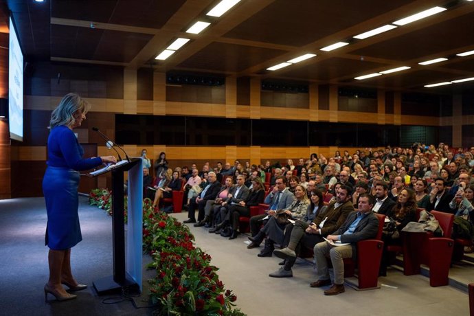 La consellera de Innovación, Industria, Comercio y Turismo de la Comunidad Valenciana, Nuria Montes, interviene durante la presentación del estand de la Comunidad Valenciana en la Feria de Turismo, FITUR 2024, en el Centro de Eventos de Feria Valencia, 